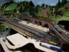 Schwerer Güterzug auf dem Viadukt