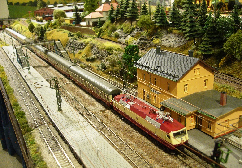 DB120.0 mit IC aus Krüger- und Tilllig-Wagen