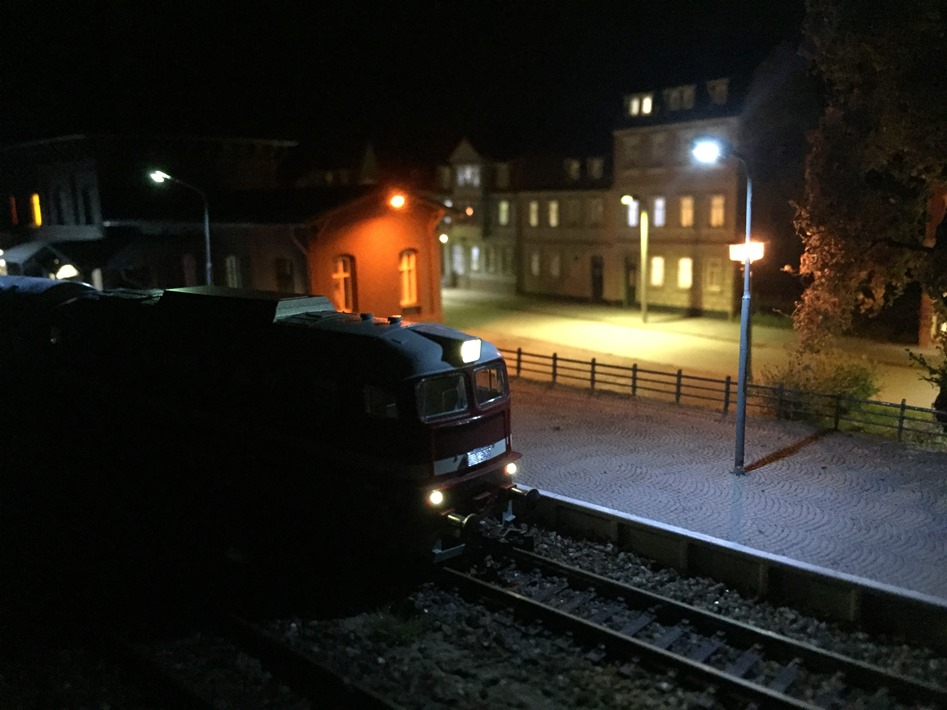 07_Bahnhofstraße bei Nacht