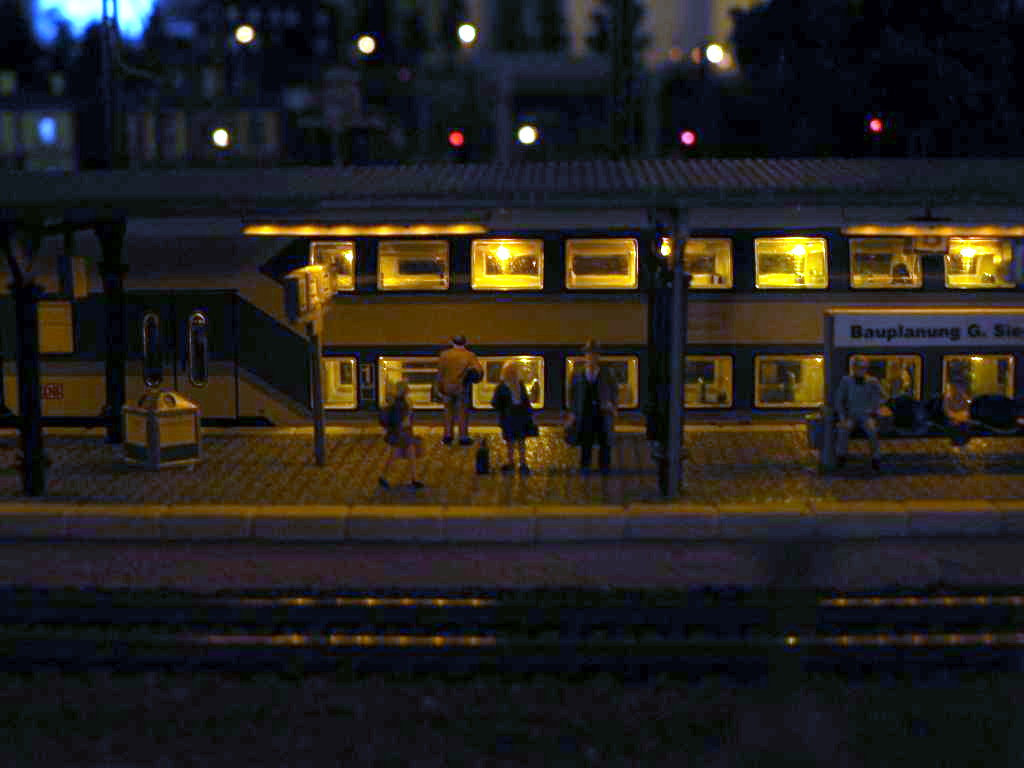 Bhf Hagenau - Bahnsteigszene 4 bei Nacht
