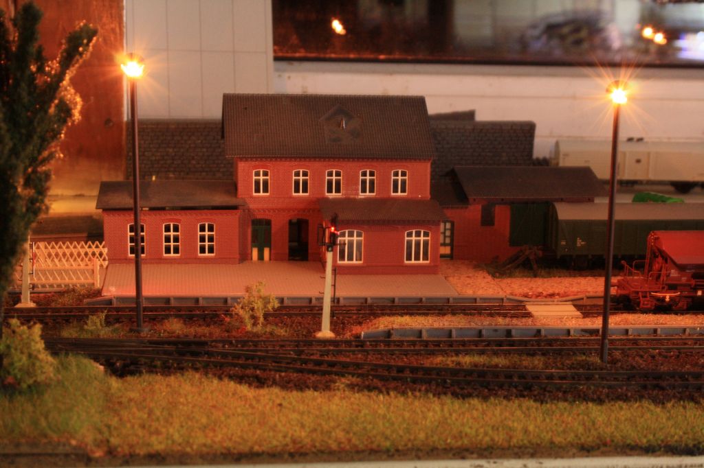 16 Bahnhof Falkenhain am Abend