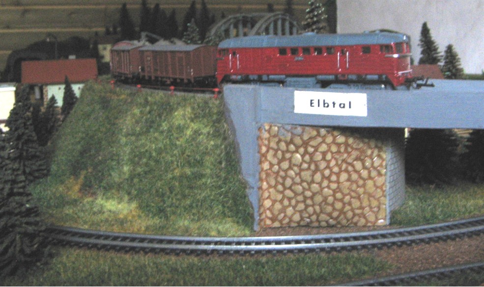 Anlage Elbtal - BR 120 mit G-Zug auf der Strecke unterwegs